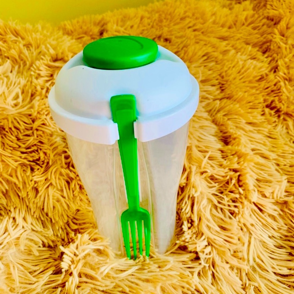 Portable Salad shaker set: fork, dressing container and plastic container reuse